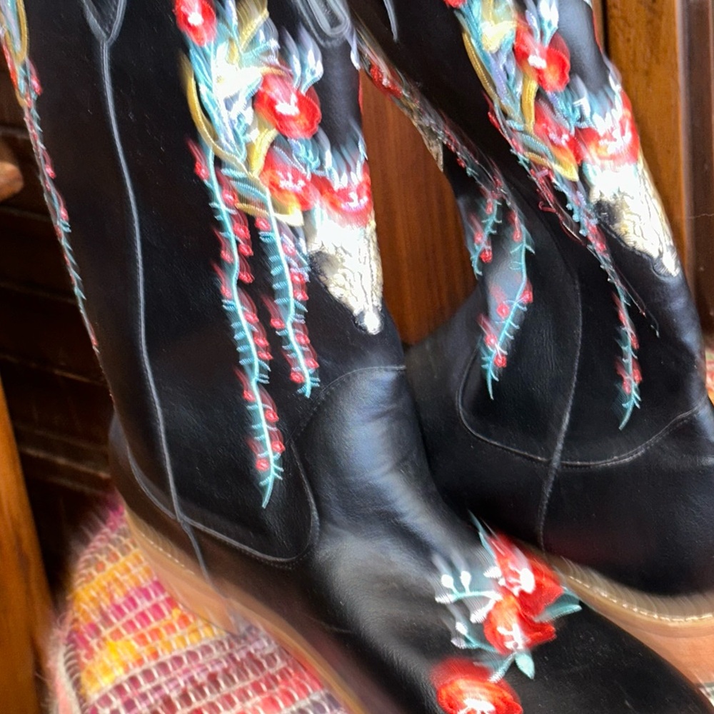 Womens Embroidered Boots 10M